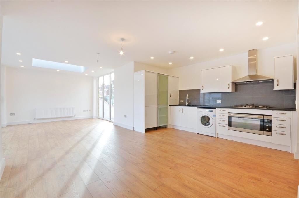 4 bed House Stunning and Modern newly built