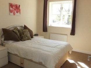 Available NOW Stunning Single & Double Affordable Rooms