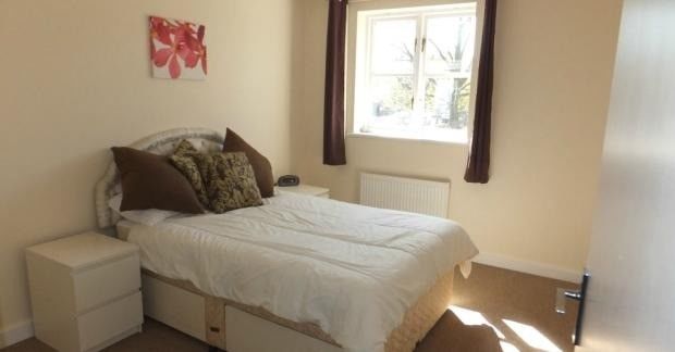 Available NOW Stunning Single & Double Affordable Rooms