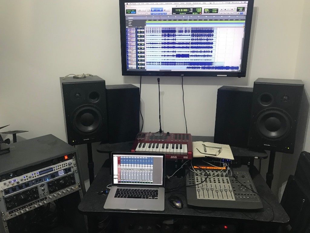 For bands, producers, podcasters, teachers – Music recording studio