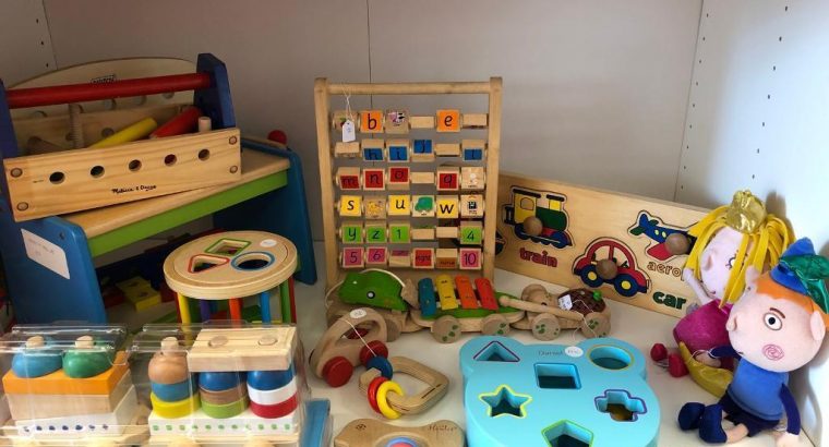 Donate/shop/play – Community toy shop