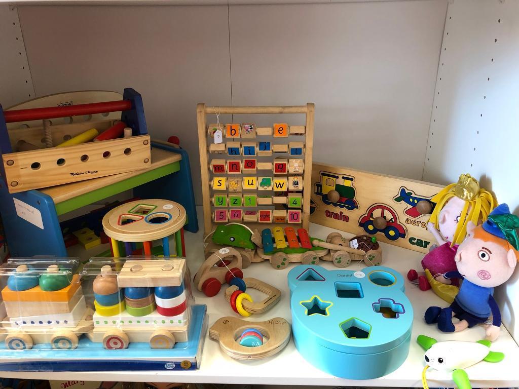 Donate/shop/play – Community toy shop
