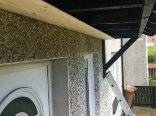 Skilled Roofer builder