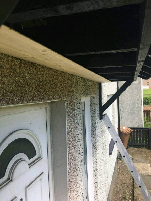 Skilled Roofer builder