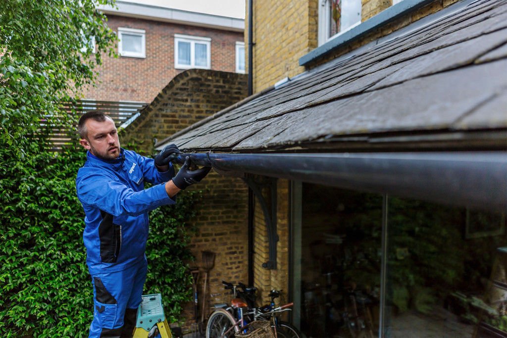 London roofers on call to fix your problem, Fully accredited