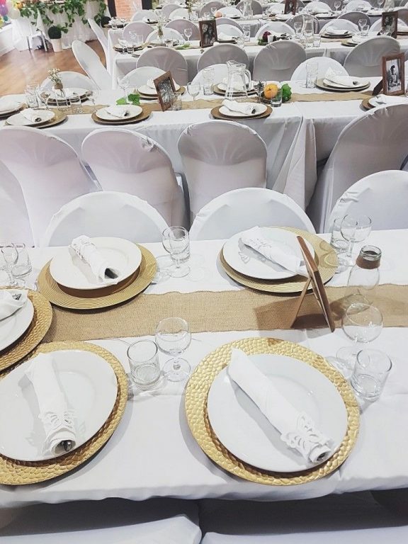 Complete table setting, Gold charger plate hire Quick Market