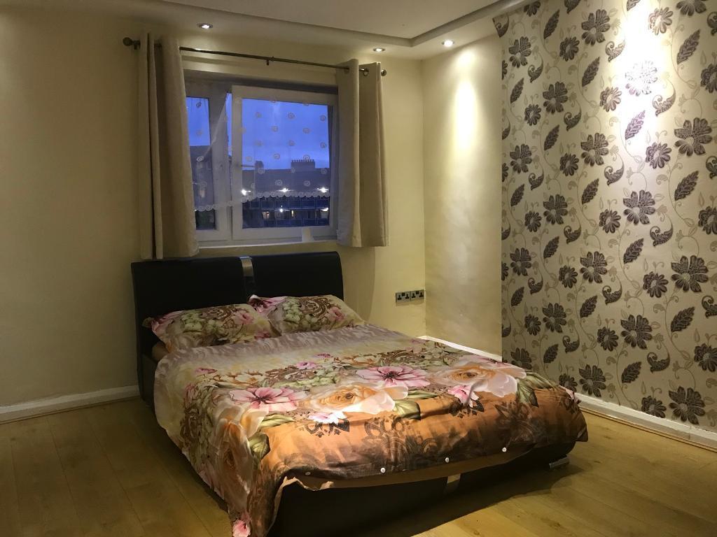 Available immediately Kingsize room to share