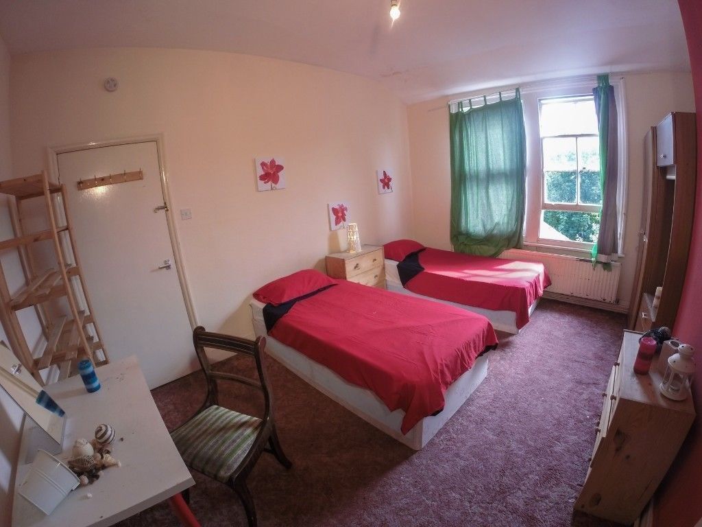 Willesden Twin Room Available