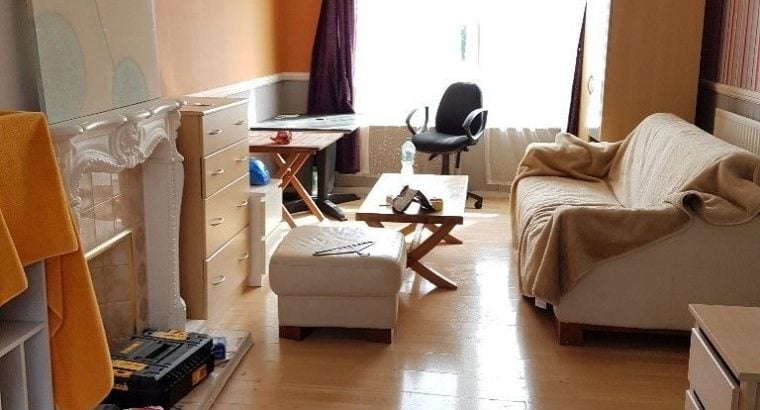 Barking East London – Large king size room in quite and tidy flat