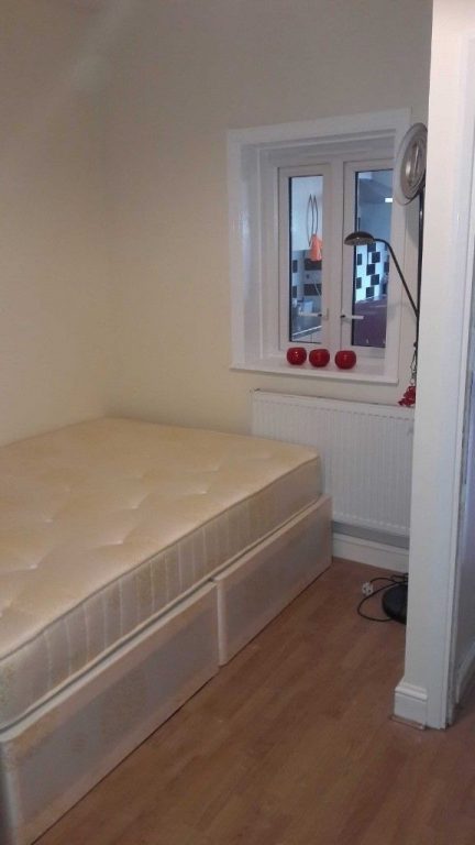 Ilford – Double room to rent