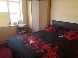To swap 3 bed maisonette wanting a 4 or 5 bed
