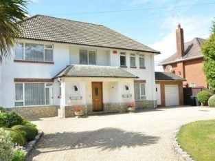 Large house near sea and beach – REDUCED £800 Sun-Fri this week
