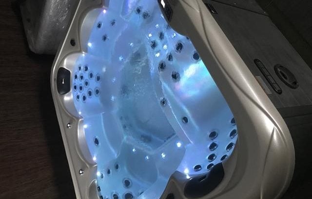 Leasehold Supplier Of Hot Tubs With 2 Showrooms For Sale