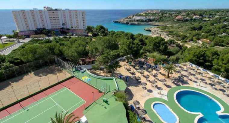 Mallorca : 3-star all-inc w/flts £99pp