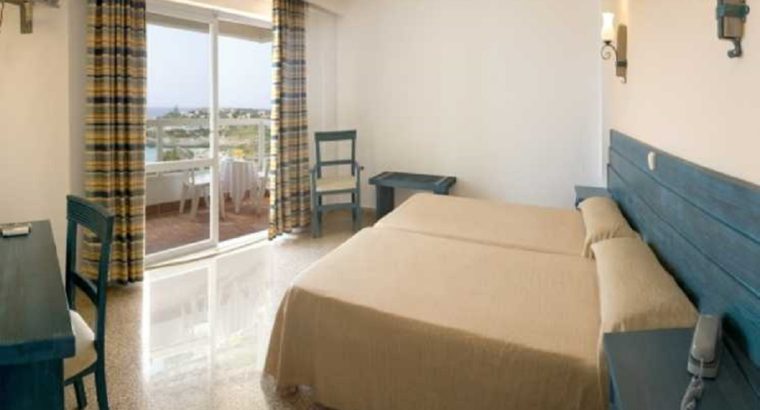 Mallorca : 3-star all-inc w/flts £99pp