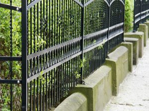 Premier Garden Fencing Services Await for Privacy and Safety