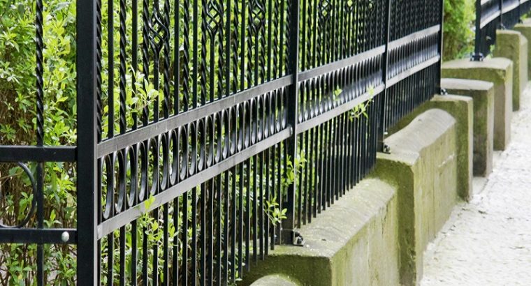 Premier Garden Fencing Services Await for Privacy and Safety