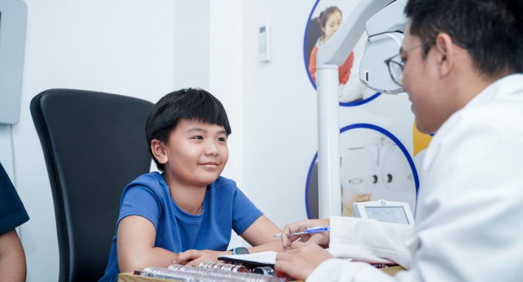 mua mat kinh chinh hang o dau huong dan chon noi uy tin